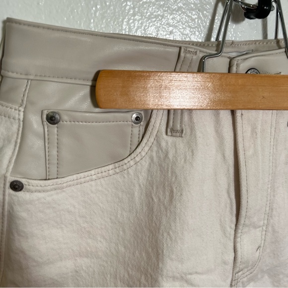 Abercrombie & Fitch The Dad Short High Rise White Faux Leather Denim 27/4 - Picture 6 of 13
